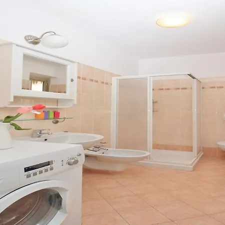 Residenza * מנאג'יו